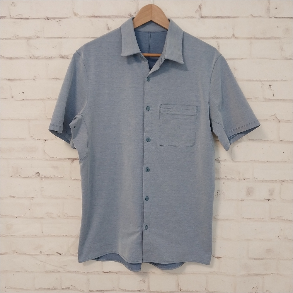 Lululemon Men's Commission Short Sleeve Button Down Shirt Zipper Pocket Blue XL